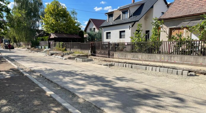 A Gödi Hírnök megnézte, hogy mi a helyzet az Alkotmány utcai felújítással