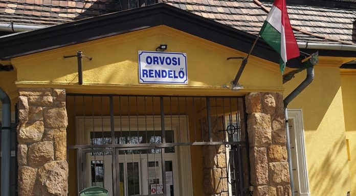 Szabadságon a gödi háziorvos, kollégája helyettesíti