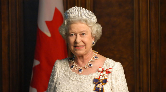 Meghalt II. Erzsébet