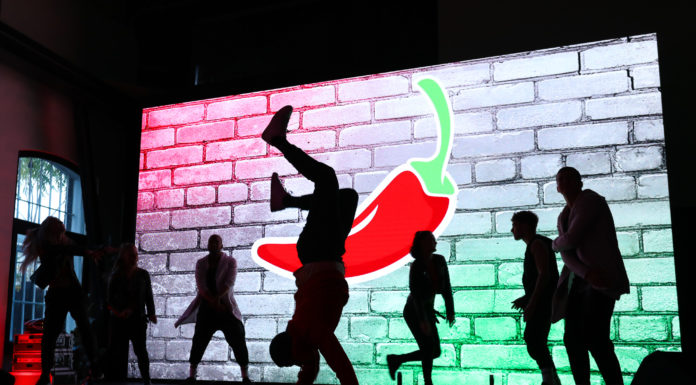 Nézze meg, milyen szobrot kapott Erős Pista!