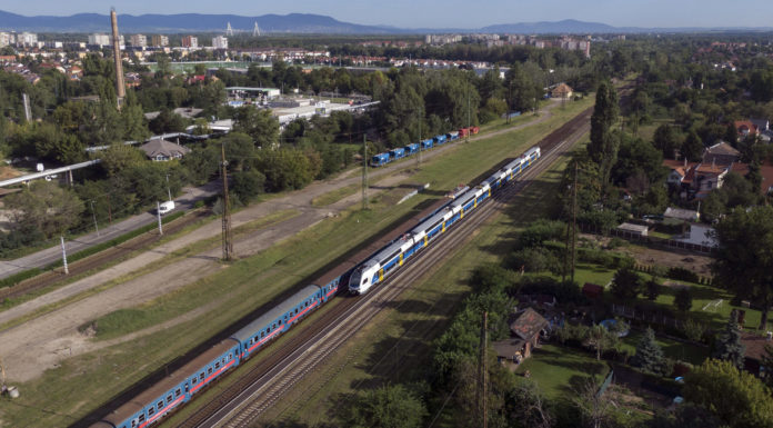 Megrongálódott felsővezeték után síntörés – zűrös a nap a gödi vasútvonalon