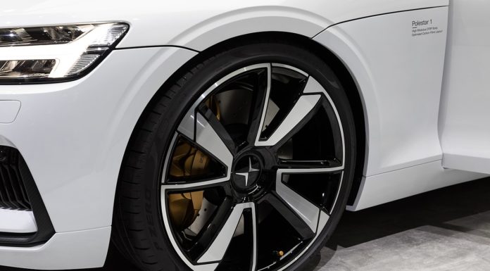 Óriási büntetőfékezést produkált egy Göd felé tartó autós