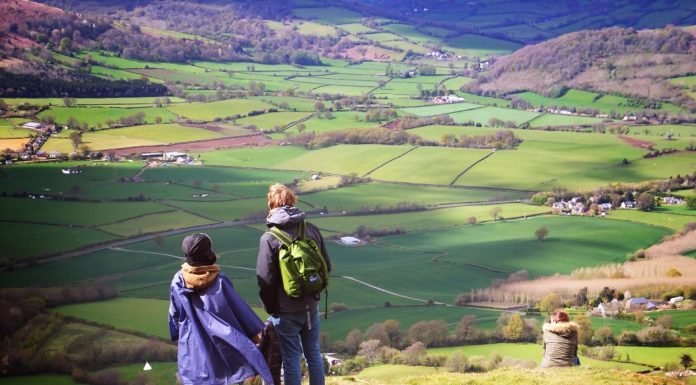 A felnőtt lét kilenc stációjáról Gödön