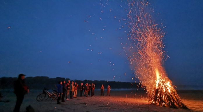 Fellobbant Gödön is az őrtűz