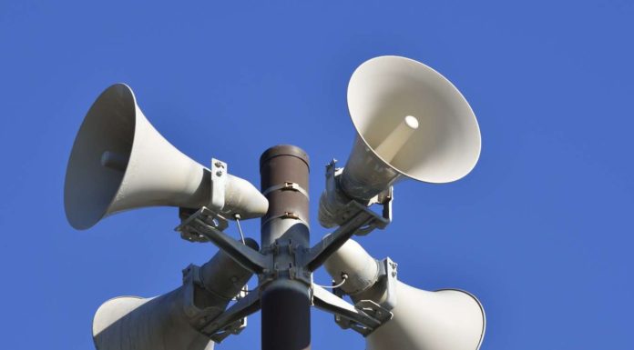 Gödön is megszólalnak ma a szirénák