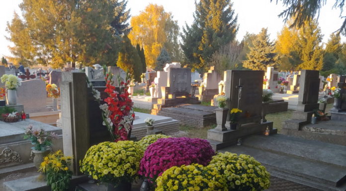 Miért éppen így emlékezünk meg halottainkról?