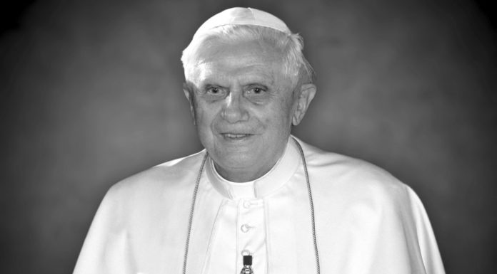 Elhunyt XVI. Benedek emeritus pápa