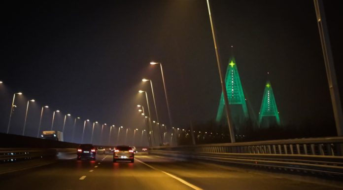 Karácsonyfákká alakult a Megyeri híd