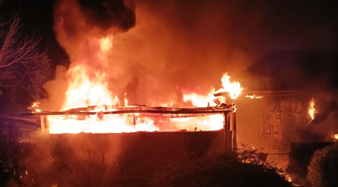 Tűz és robbanás volt az éjszaka Gödön