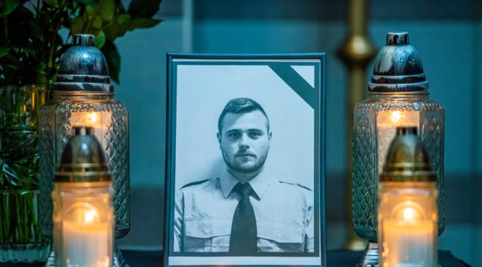 Posztumusz elismerést kapott a meggyilkolt rendőr