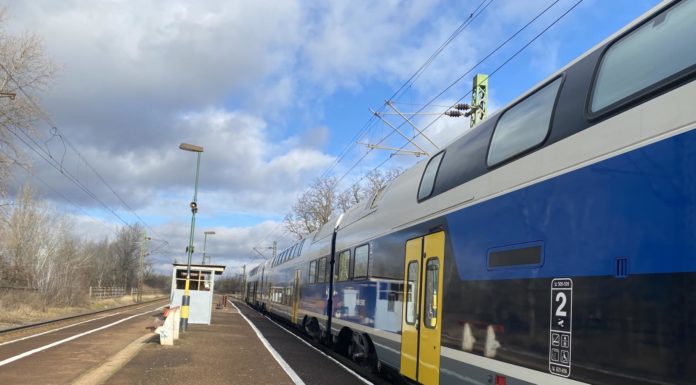 Életben maradt a férfi, akit elgázolt a vonat Dunakeszinél