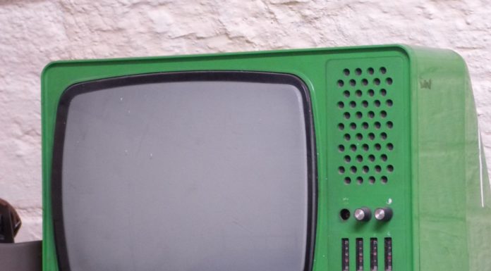 Kiderült, hogy mire panaszkodnak a legtöbben, ha tévézésről van szó