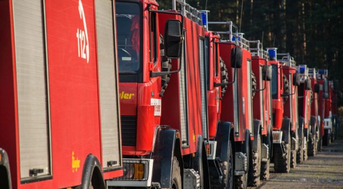 Megállás nélkül dolgoznak a tűzoltók: 4800 segélyhívás, 2700 beavatkozás, 438 épületkár a szombati szélvihar miatt