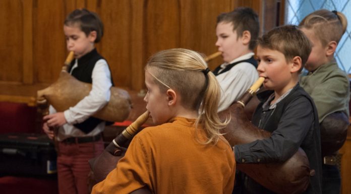 Gödi dudások fújtak a Parlamentben