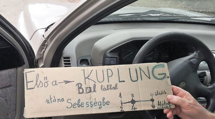 Puskázva akart autót vezetni