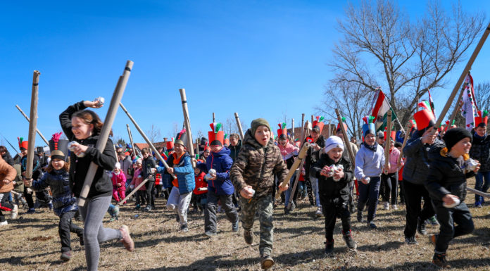 A gödi gyerekek is beszálltak a Dunakeszi Viadalon az 1848-as csatajelenetekbe