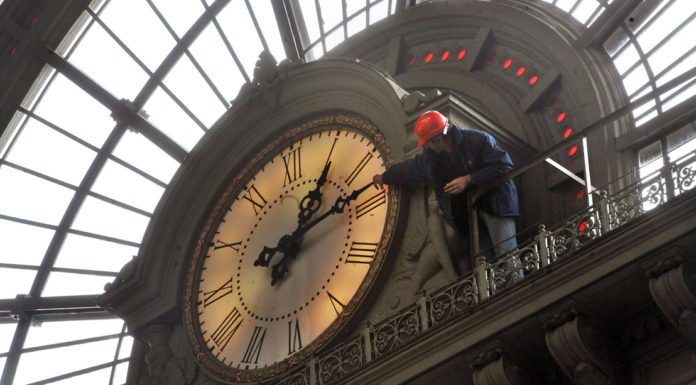 Álmos vasárnap – ismét átállítottuk az órákat