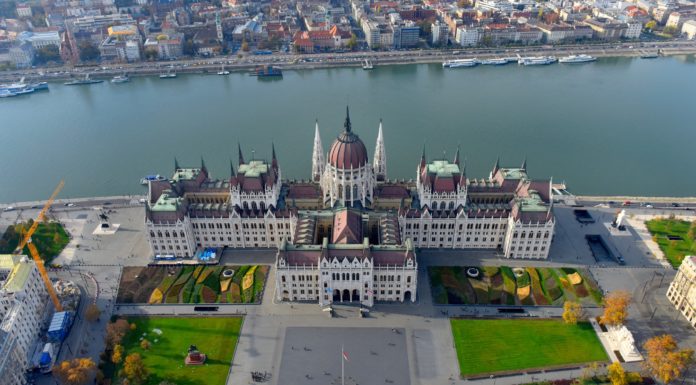 Százezreket várnak a Kossuth téri szentmisére