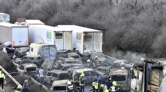 Egy 44 éves férfi halt meg a tömegszerencsétlenségben