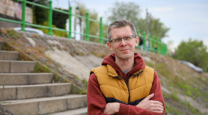 Így készült a pápa széke Gödön: az asztalosmester részletesen elmesélte