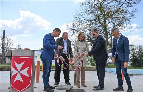 Lerakták a gödi Gondviselés Háza új épületegyüttesének alapkövét