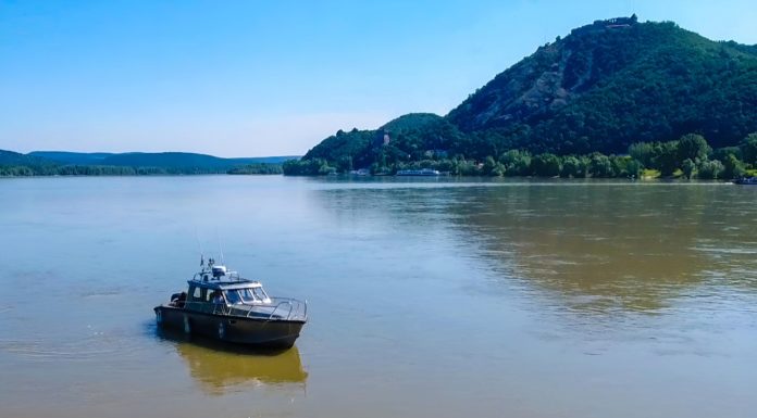 Fuldokló férfit mentettek a Dunából