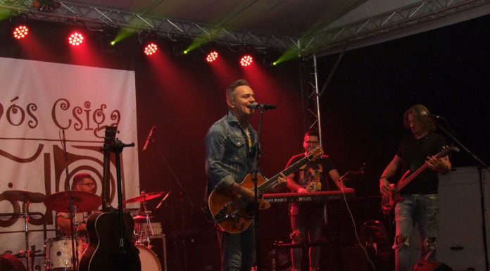 Hangulatos buli volt a Biga-koncert a gödi Feneketlen-tónál