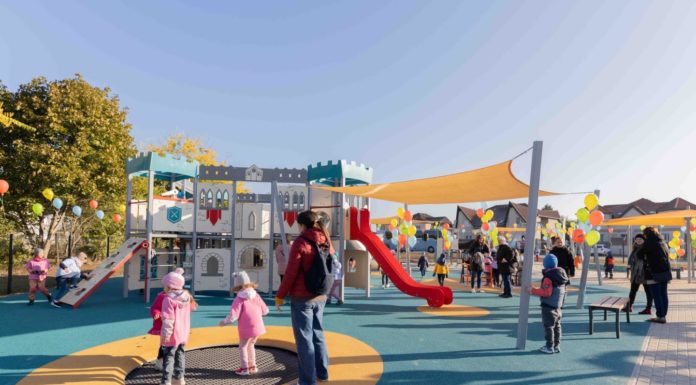 Játszóteret épített a Samsung SDI a gödi gyermekeknek