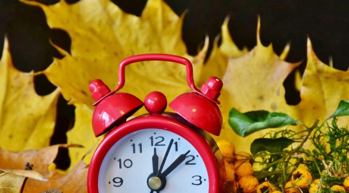 Vasárnap hajnalban óraigazítás a vasútnál és a Volánbusznál