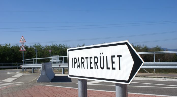 Átadták az M2-es Samsung SDI-hoz vezető új közlekedési félcsomópontját