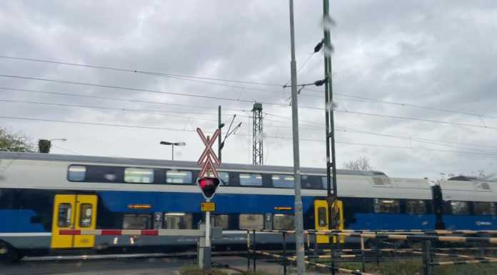 Késnek a vonatok a szobi vonalon