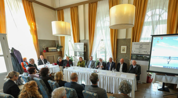 Gödi moderálta a fóti romtemplomért tartott sajtótájékoztatót