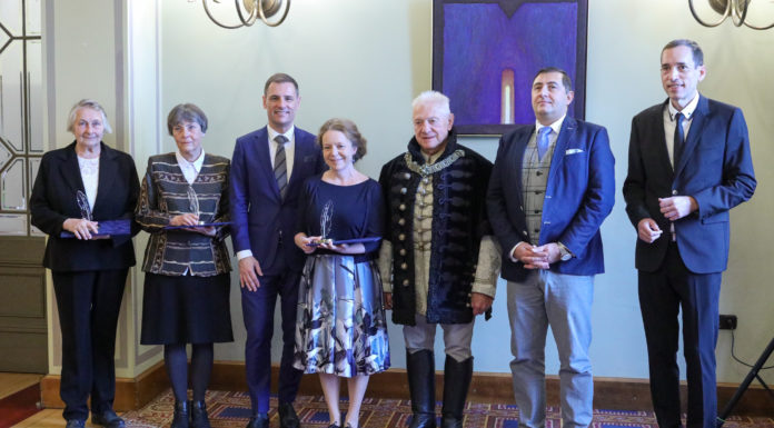 Átadták az idei Magyar Nyelvőr Díjakat: a Bogyó és Babóca szerzőjét is díjazták