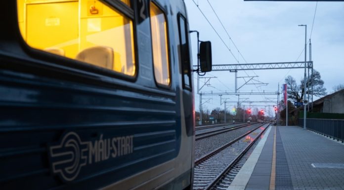 Nagymarosnál kedden hajnalban egy vágányon megindult a vonatforgalom