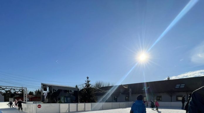 Marad a jégpálya Gödön!