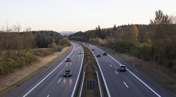 Kigyulladt egy kamion az M0-ás autóúton