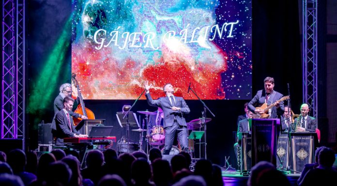 Gájer Bálinttal köszöntötték a gödi hölgyeket