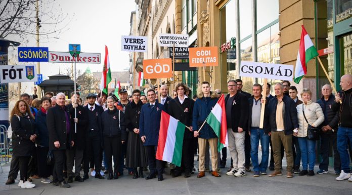 Tuzson Bence is részt vett az ünnepélyes zászlófelvonáson