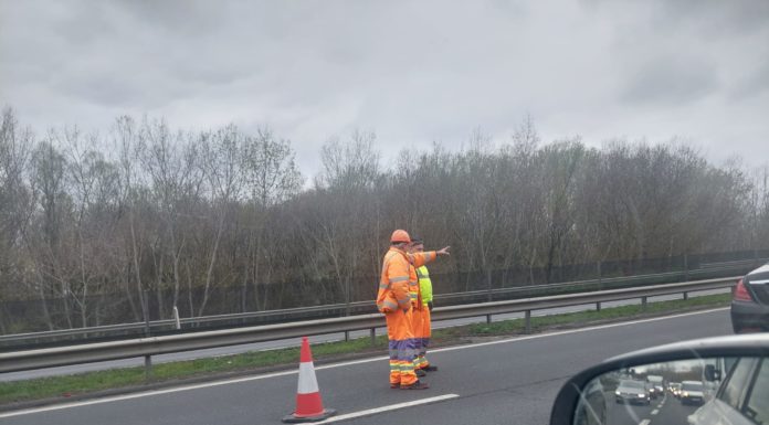 Sávlezárás, torlódás Göd közelében