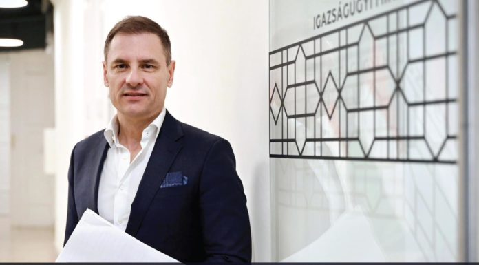 Tuzszon Bence jelentette be a jó hírt: jön az ingyen jogsi!