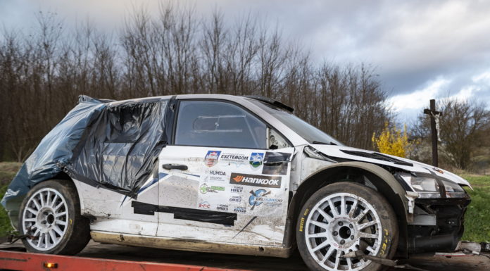 Újabb áldozata van a ralibalesetnek