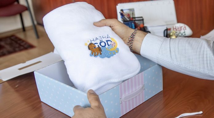 Ajándékot kapnak a gödi kisbabák