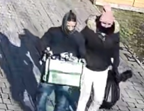 Gödön törték fel két büfé bódéját