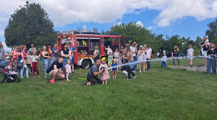 Gödön kezdték a rekorddöntést a tűzoltók