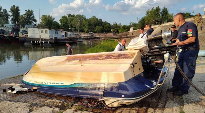 Halálos hajóbaleset Verőcénél: kiemelték a motorcsónak roncsát