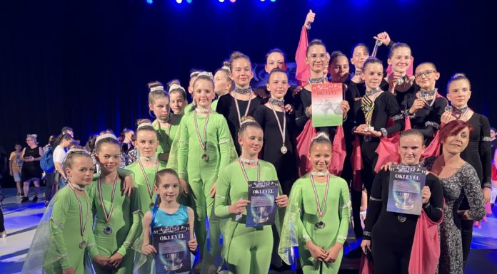 A Balaton partján is taroltak a gödi táncosok