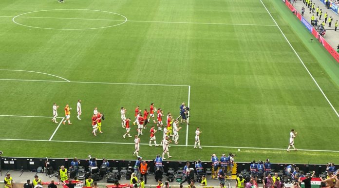 Kikapott a házigazdától, nehéz helyzetben a válogatott