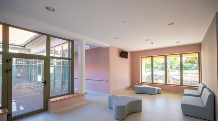 Méltó otthonra találtak a gödi Topház lakói