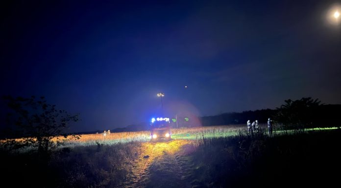 Motoros siklóernyőst mentettek Gödnél a váci önkéntes tűzoltók