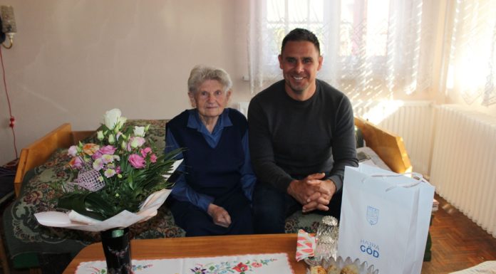 90. születésnapján a polgármester köszöntötte a gödi lakost